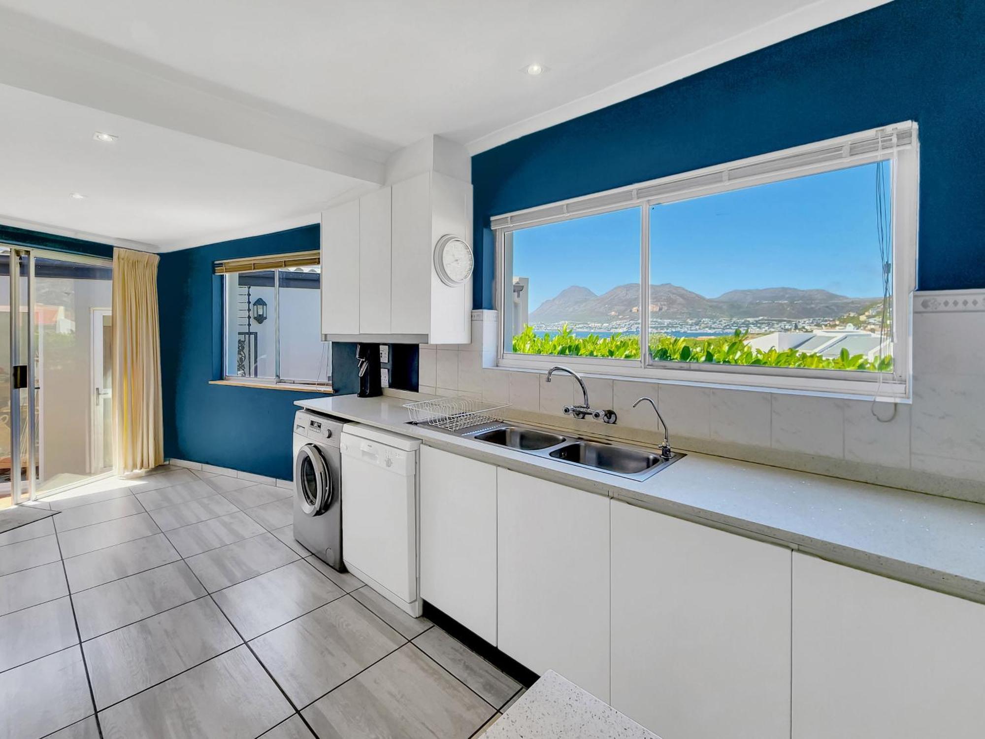 Stunning House In Glencairn, Simon's Town