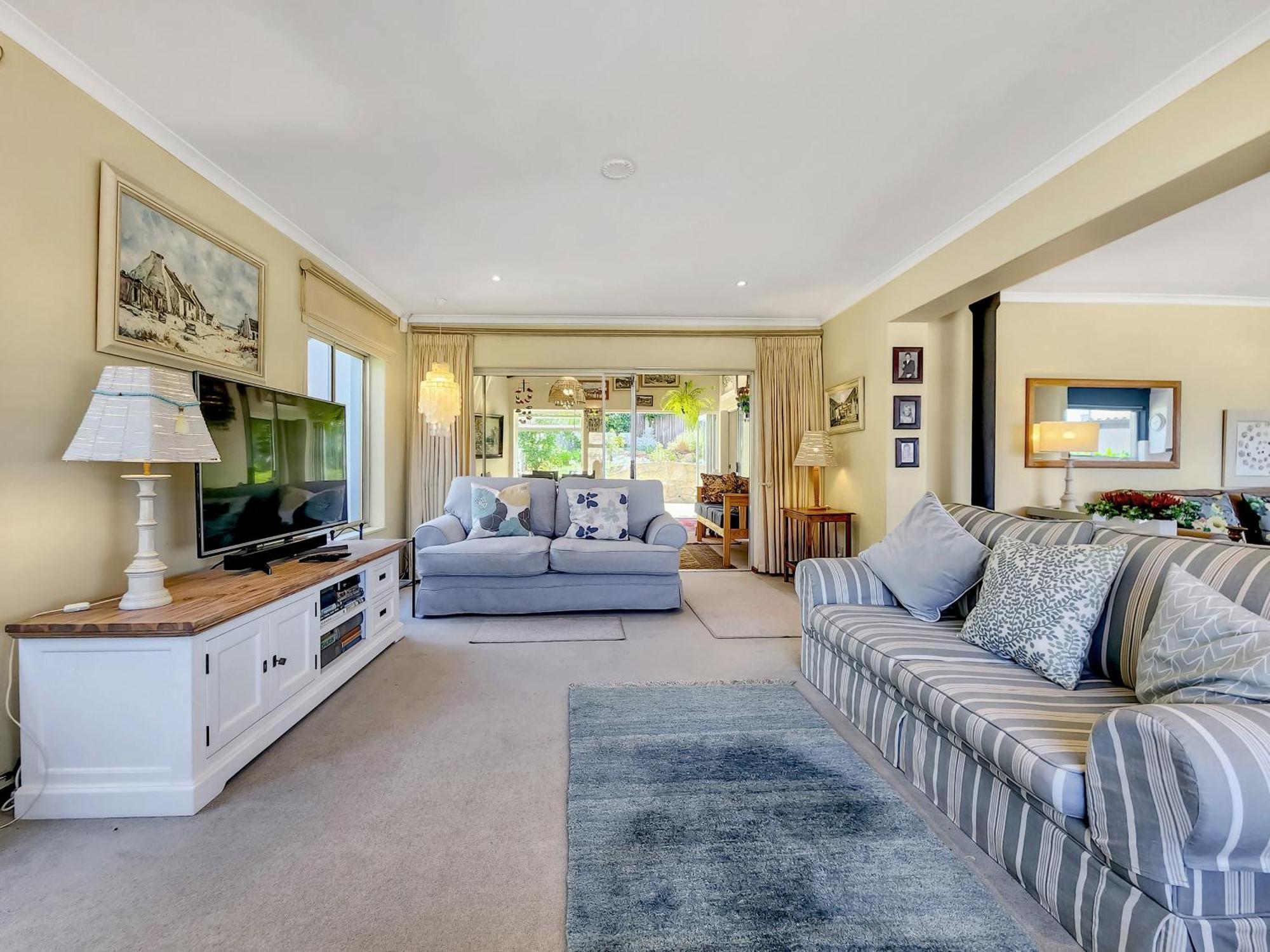 Holiday home Stunning House In Glencairn, Simon's Town *