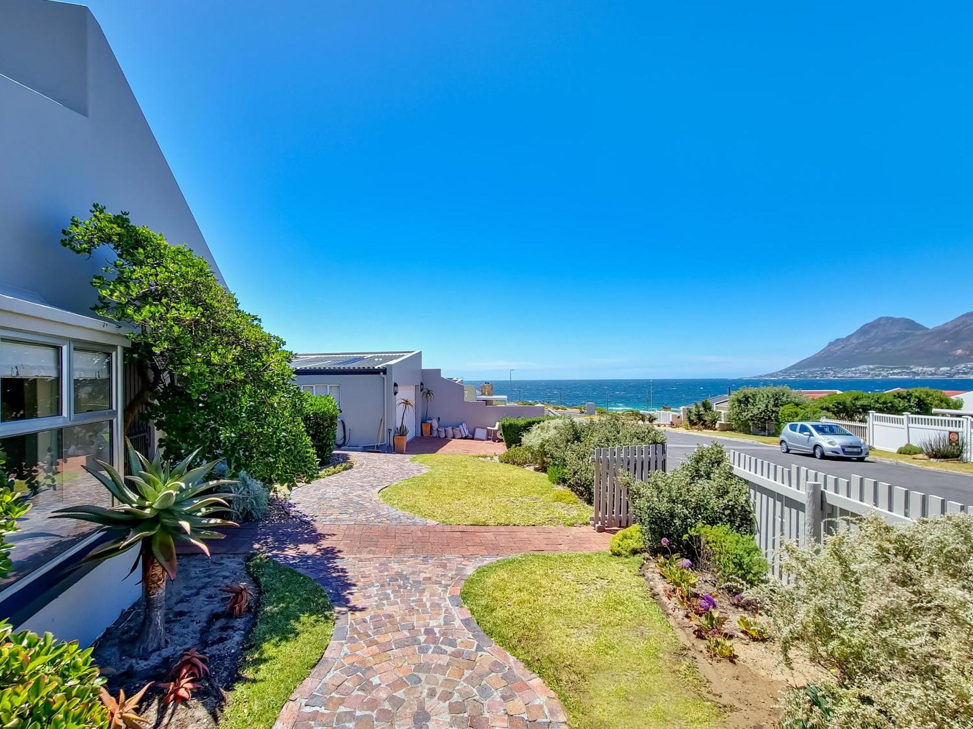 Stunning House In Glencairn, Simon's Town Holiday home *